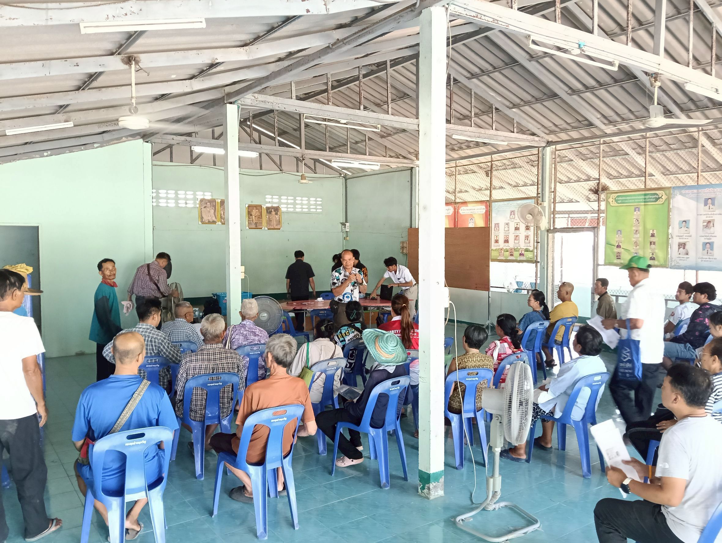 title - วันที่ 9 เมษายน 2569 นายวิทูล ประดิษฐบูญ ปฏิรูปที่ดินจังหวัดปราจีนบุรี มอบหมายให้ นายลิขิต ผันผ่อง หัวหน้าฝ่ายกฎหมาย พร้อมด้วย เจ้าหน้าที่ ส.ป.ก.ปราจีนบุรี ลงพื้นที่ออกหน่วยบริการเคลื่อนที่ “Mobile Unit”และบริการปรึกษาข้อกฎหมายที่เกี่ยวข้องกับการปฏิรูปที่ดิน ณ ตำบลแก่งดินสอ อำเภอนาดี จังหวัดปราจีนบุรี